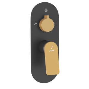 Picture of ชุดชิ้นส่วนภายนอกของวาล์วแมนนวลฝังผนังแบบก้านเดี่ยว (วาล์วอยู่ทางด้านซ้าย) - ก้าน: สีทองด้านเคลือบ PVD | ตัวฐาน: สีดำด้าน